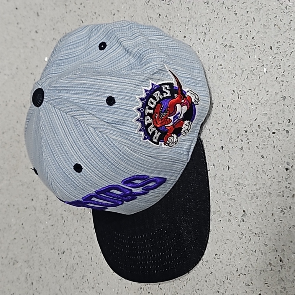 Mitchell & Ness Toronto Raptors Snapback - Picture 2 of 4